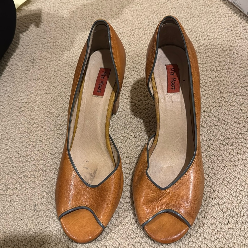 NWOT Brown Leather with Gray Trim Peep Toe Heel
